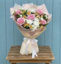 Букет цветов из:  Гвоздики, Орхидеи и Розы в Балашове