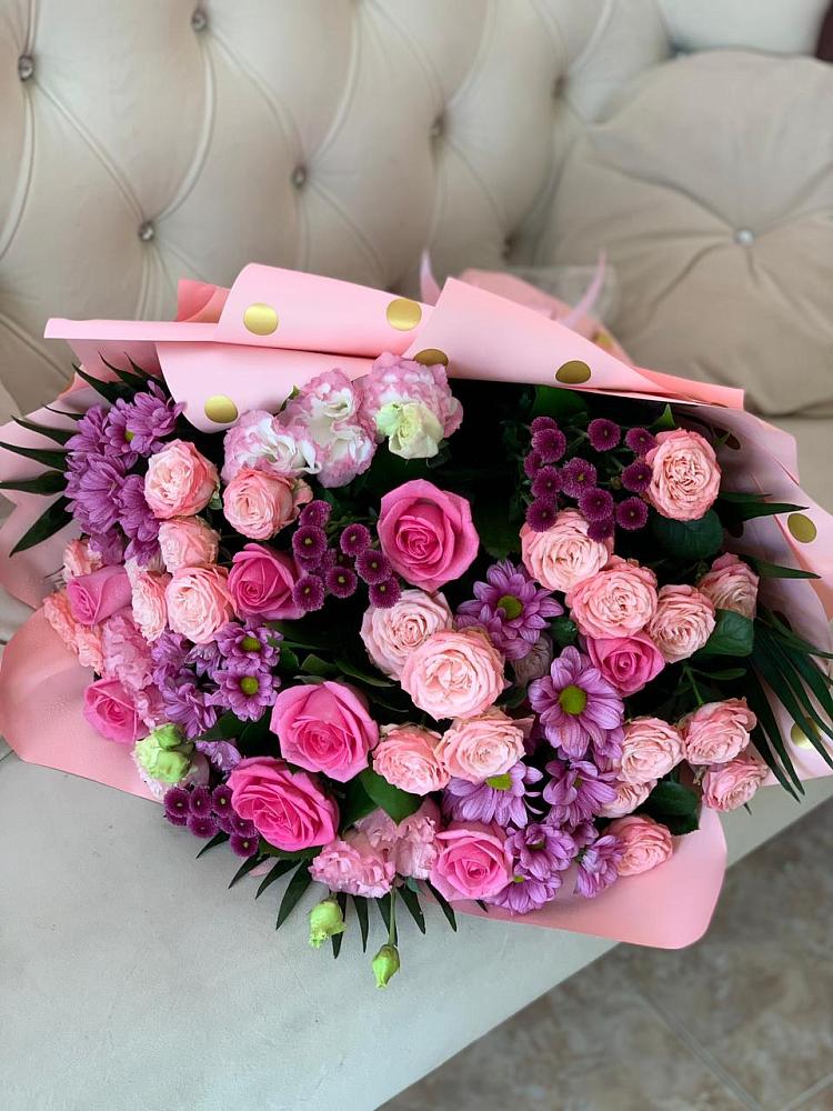 Букет цветов из: Хризантемы, Розы и Лизиантусы в Балашове