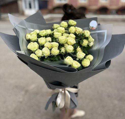 Букет Белые кустовые розы Солинеро в Балашове