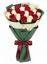 Букет Микс из красных и белых роз в Балашове