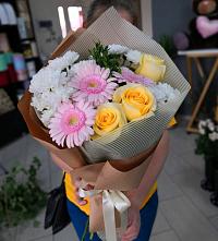 Букет цветов из:  Герберы, Розы и Хризантемы в Балашове