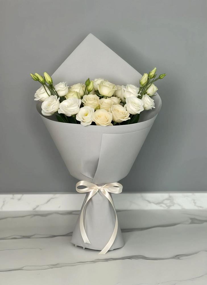 Букет цветов из: Розы и Лизиантусы в Балашове