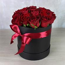 Цветочная композиция из Розы в шляпной коробке в Балашове