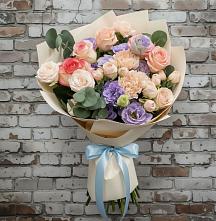 Букет цветов из:  Розы, Лизиантусы и Гвоздики в Балашове
