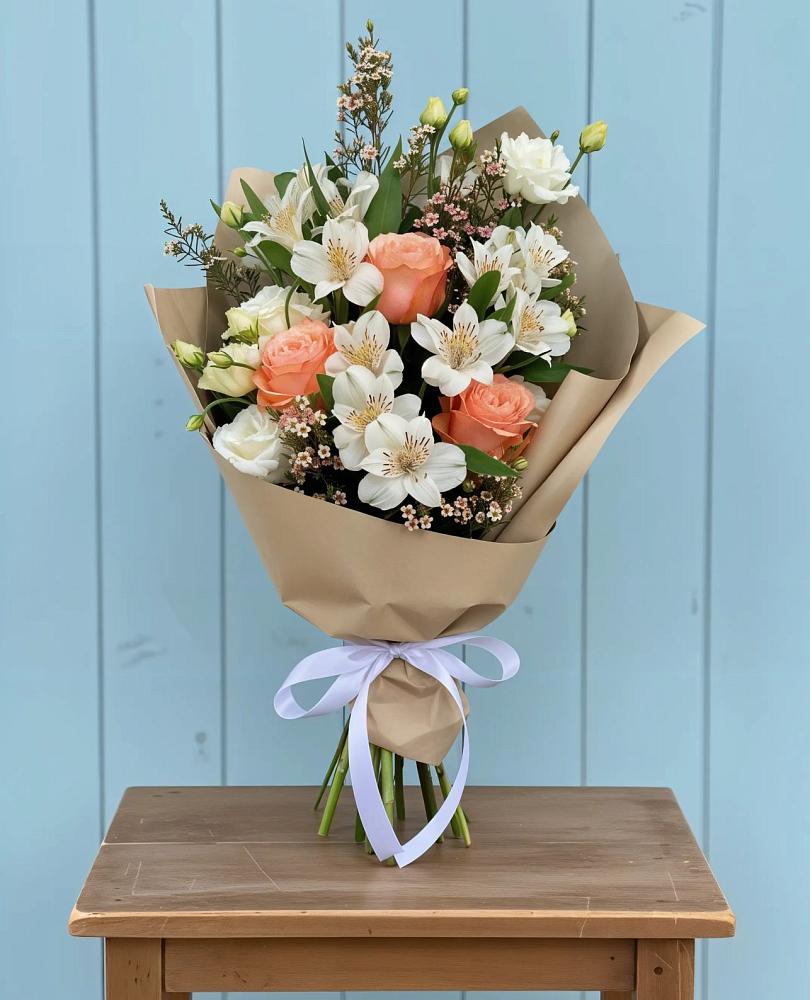 Букет цветов из: Альстромерии, Лизиантусы, Розы и Хризантемы в Балашове