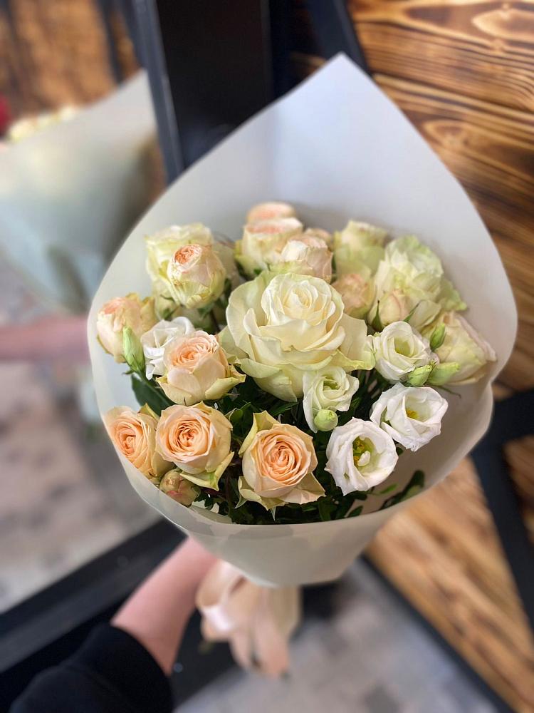 Букет цветов из: Розы и Лизиантусы в Балашове