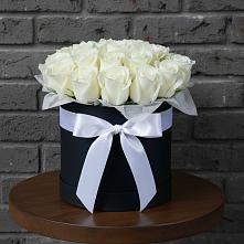 Цветочная композиция из Розы в шляпной коробке в Балашове